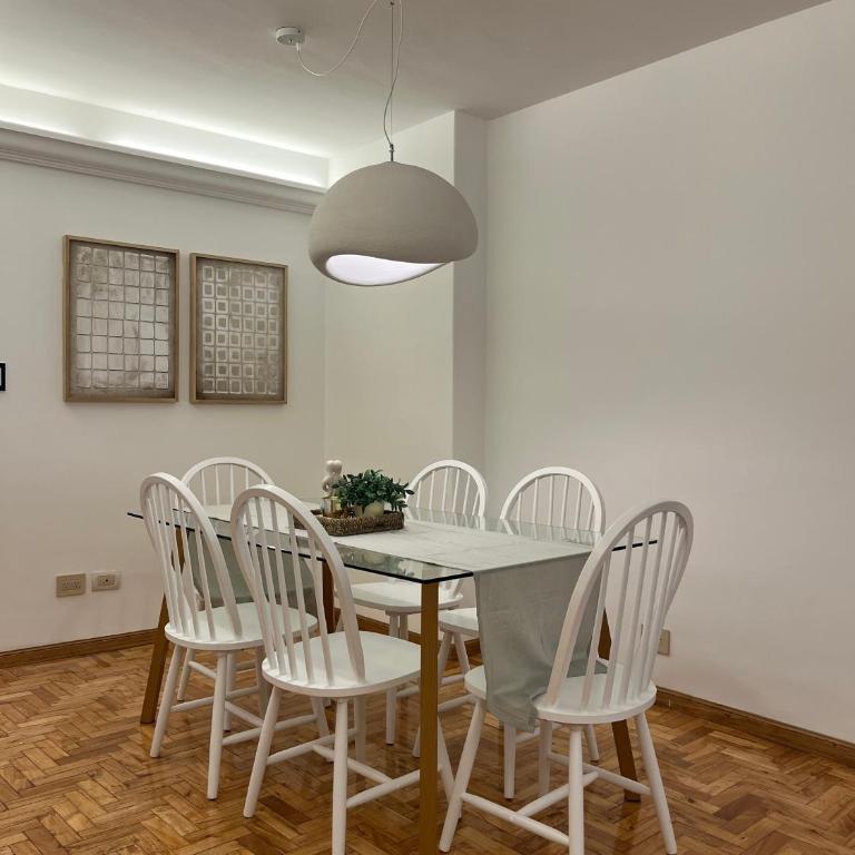 Amplio 4 ambientes a pasos de Av Cabildo - Apartamento de 3 dormitorios - 2