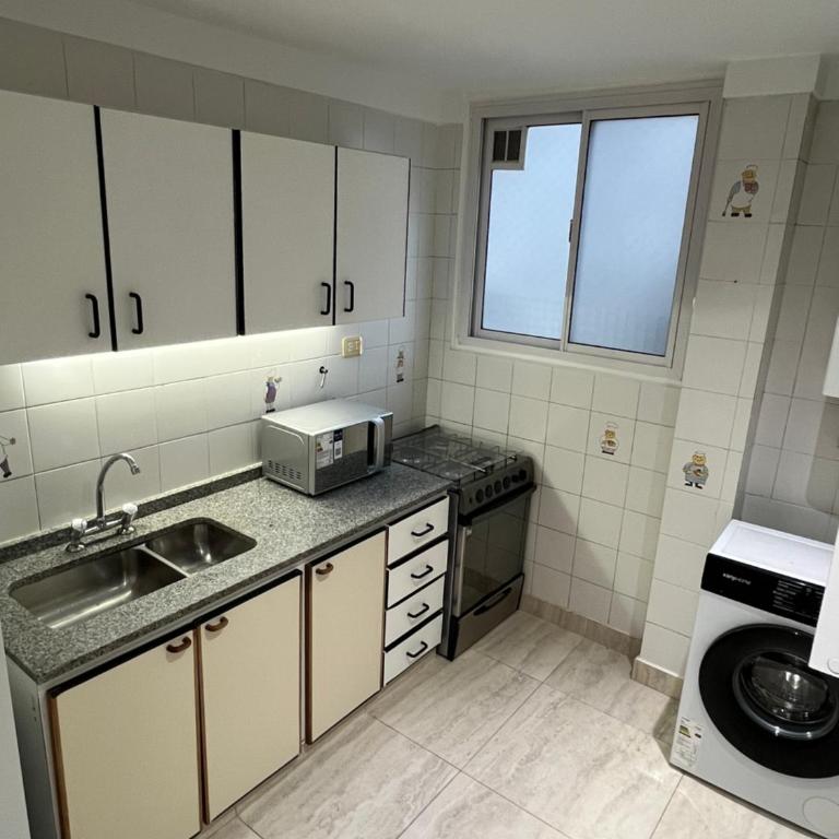 Amplio 4 ambientes a pasos de Av Cabildo - Apartamento de 3 dormitorios - 9