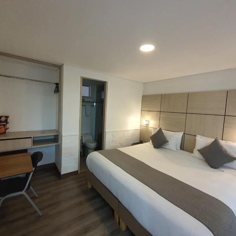 Hotel Bogota Urb - Suite con cama grande - 1