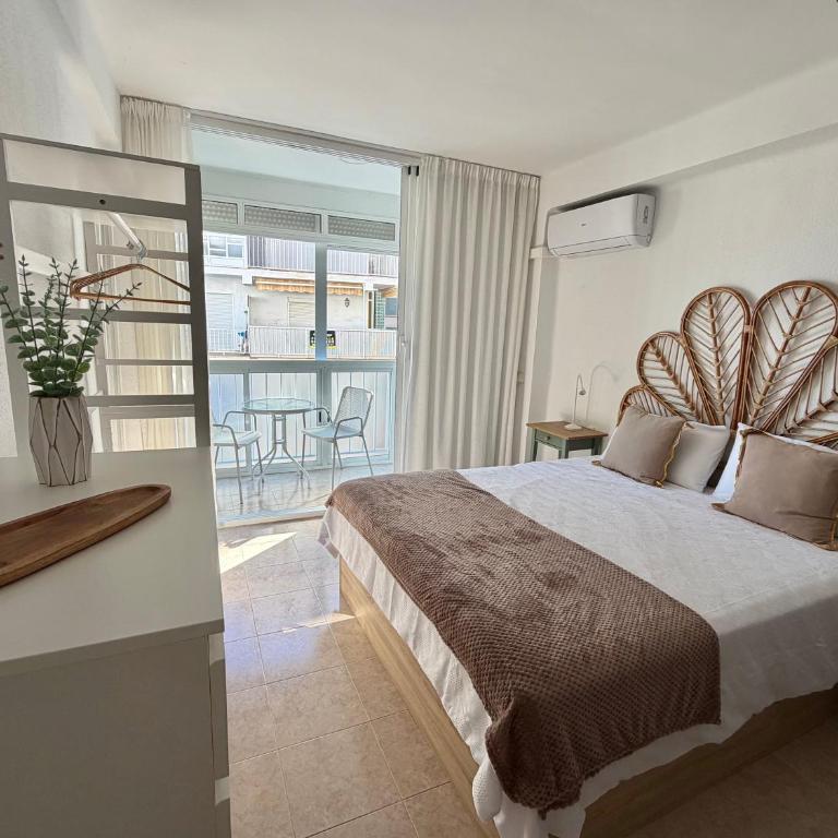 Sunlight Apartment - Apartamento soleado con balcón y piscina en el centro de Nerja - One-Bedroom Apartment - 3
