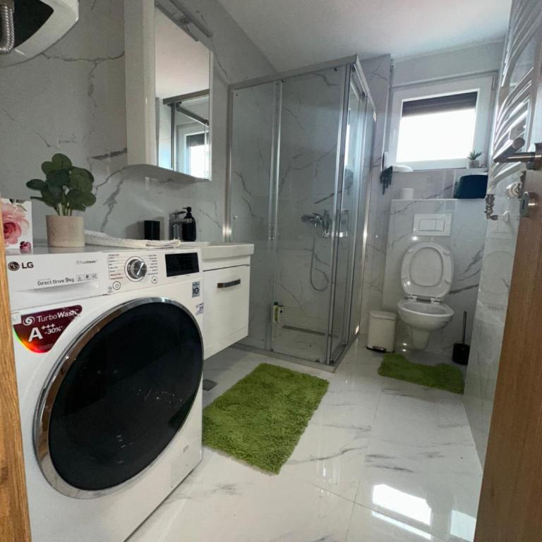 Eva Apartment - City Center, Free Garage Parking & Balcony View - One-Bedroom Apartment - 7