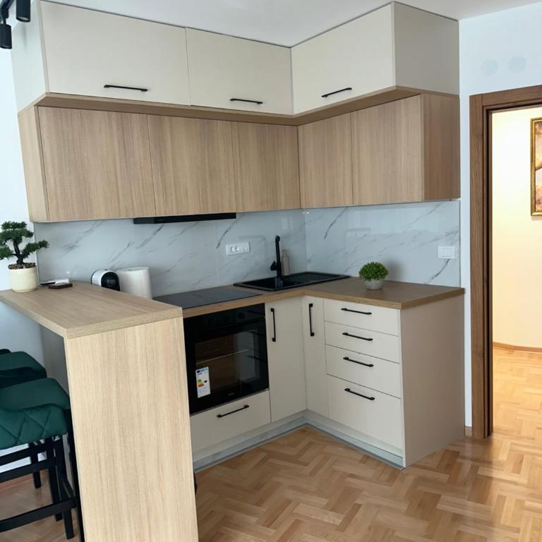 Eva Apartment - City Center, Free Garage Parking & Balcony View - One-Bedroom Apartment - 12