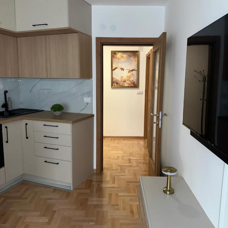 Eva Apartment - City Center, Free Garage Parking & Balcony View - One-Bedroom Apartment - 13
