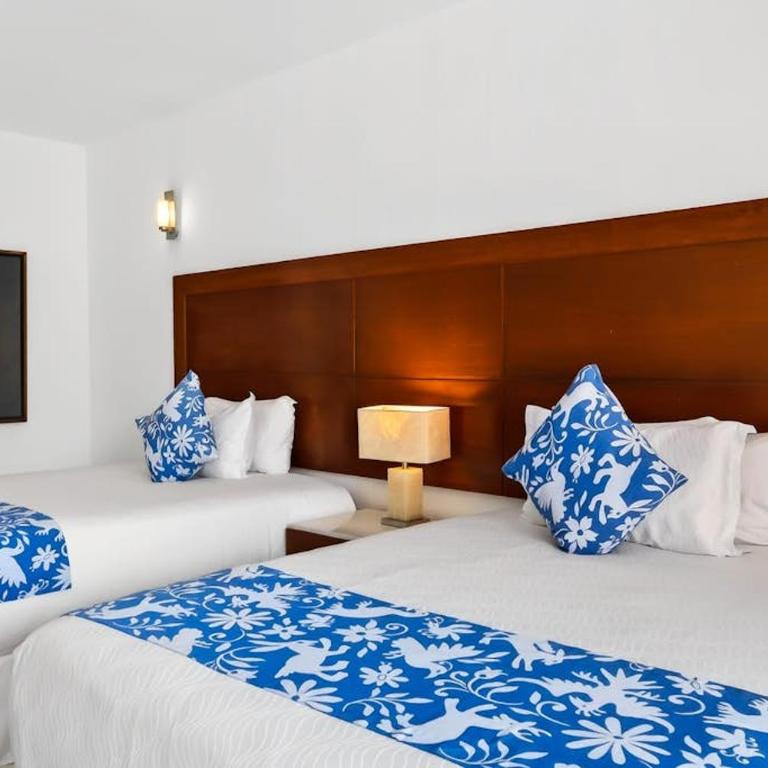 Modern hillside suite with balcony, city view, pools, gym & full kitchen - Vacation Home - 17