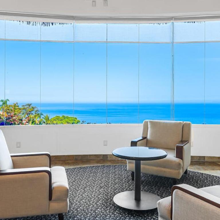 Modern hillside suite with balcony, city view, pools, gym & full kitchen - Vacation Home - 42
