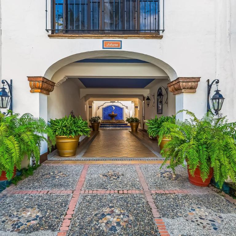 Cozy apartment w/ balcony, pool views, free Wifi - Vacation Home - 6