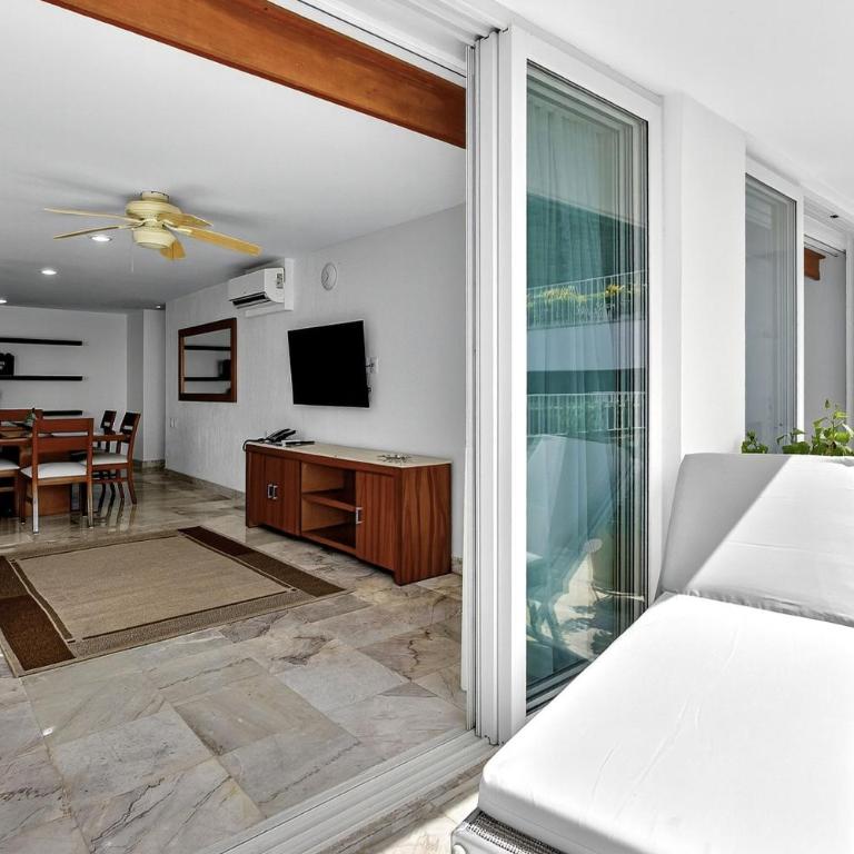 Stunning oceanview suite with cliffside infinity pool, terrace & gourmet kitchen - Casa - 24