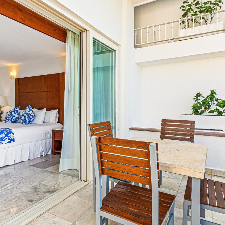 Elegant oceanview suite with heated pool, private hot tub & terrace dining - Vacation Home - 26