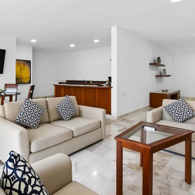 Modern hillside suite with balcony, city view, pools, gym & full kitchen - Vacation Home - 2