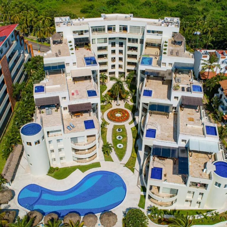 Bright coastal apartment with pool, balcony & beach access close by - Casa - 2