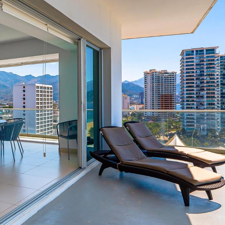 Tropical & modern condo with scenic balcony, hot tub, pool - amazing views - Vacation Home - 33
