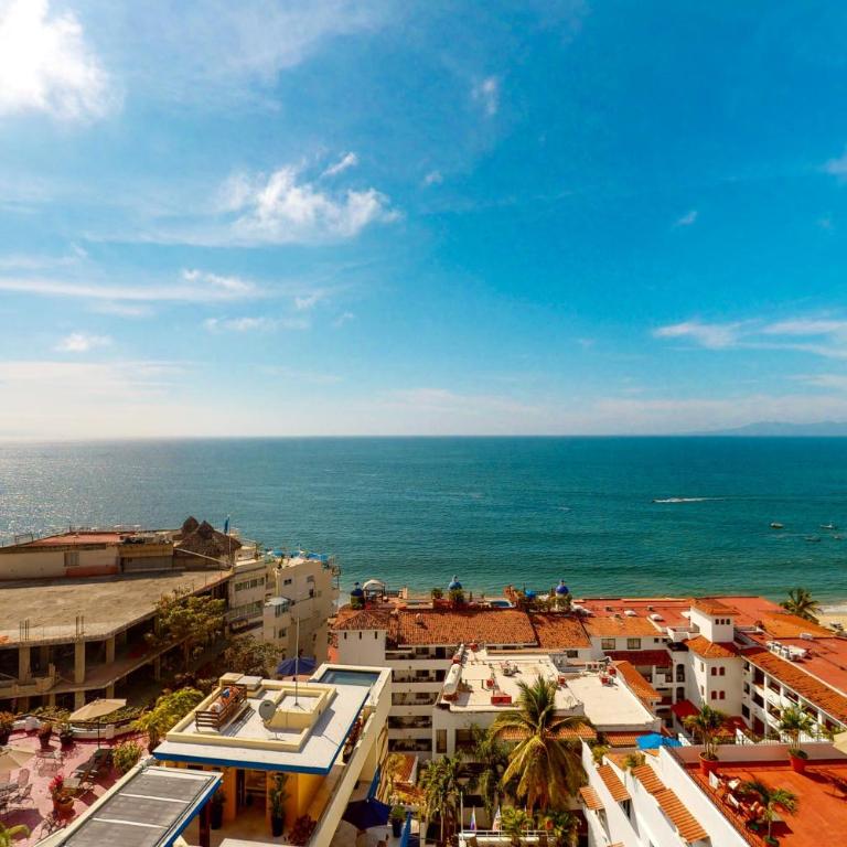 Modern & bright condo with ocean views & pool - walk to the beach - Vacation Home - 21