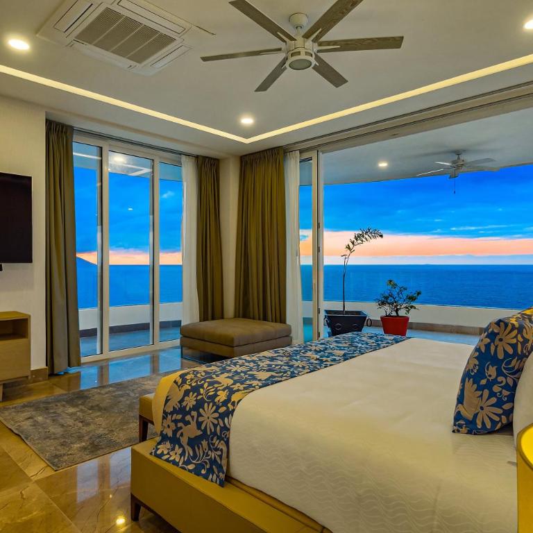 Upscale oceanfront condo with extensive balcony, pool & ocean views - Casa - 21
