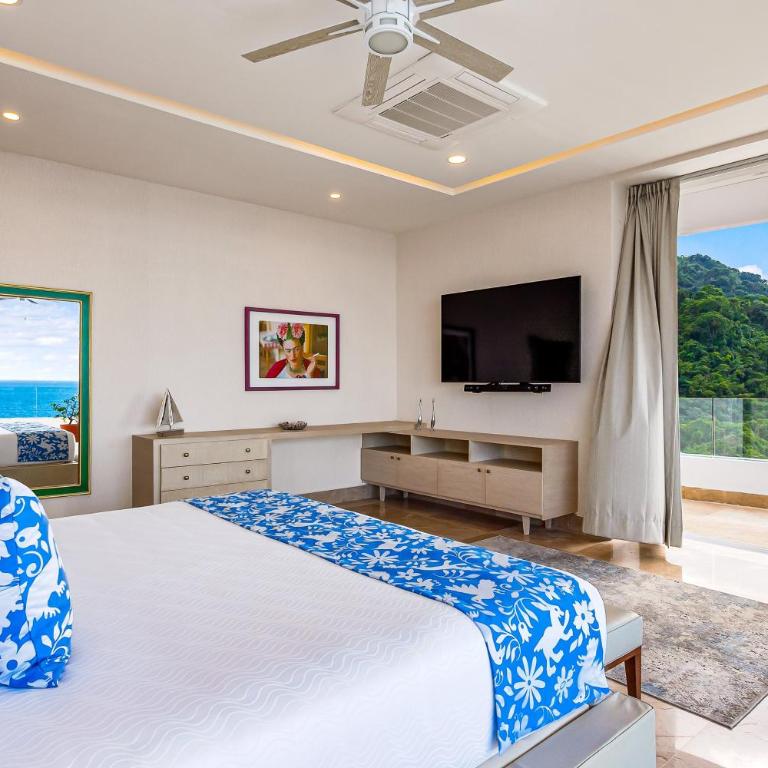 Upscale oceanfront condo with extensive balcony, pool & ocean views - Casa - 34