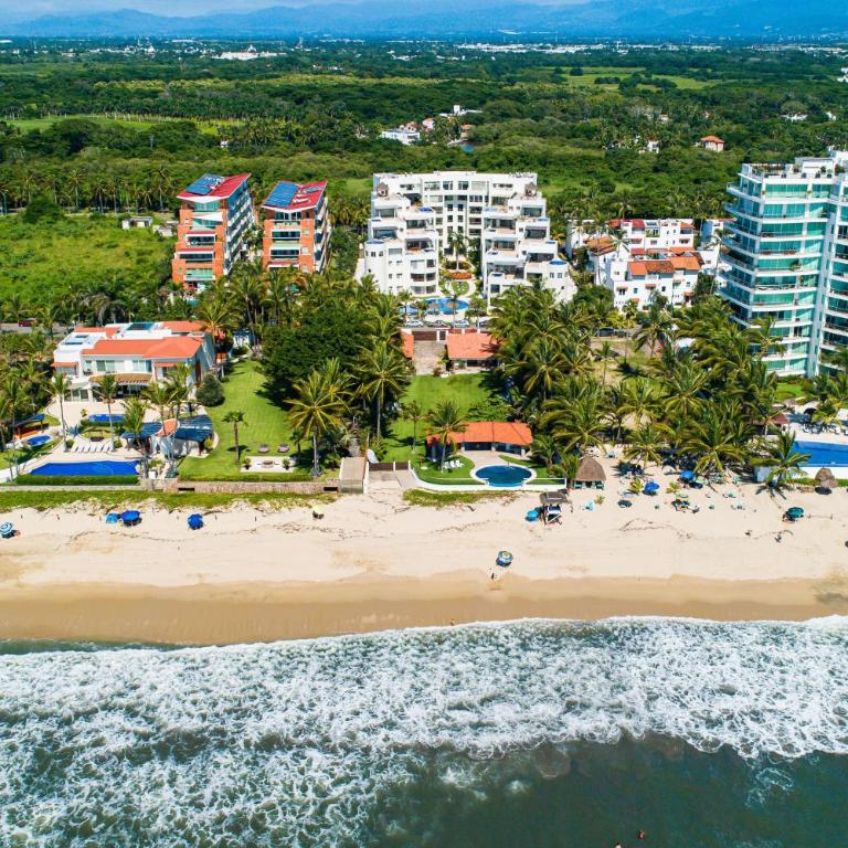 Modern ocean-view stay with pool and rooftop access, large balcony, and AC - Casa - 45