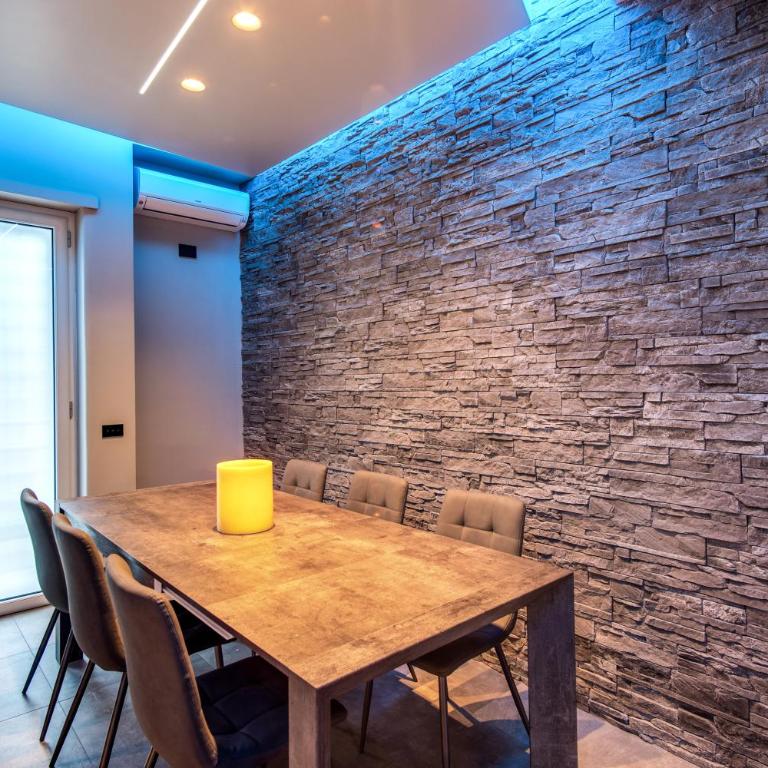 Luxury Wellness SPA Apartment with Jacuzzi & free parking - Appartamento con 2 Camere da Letto e Vasca Idromassaggio - 55