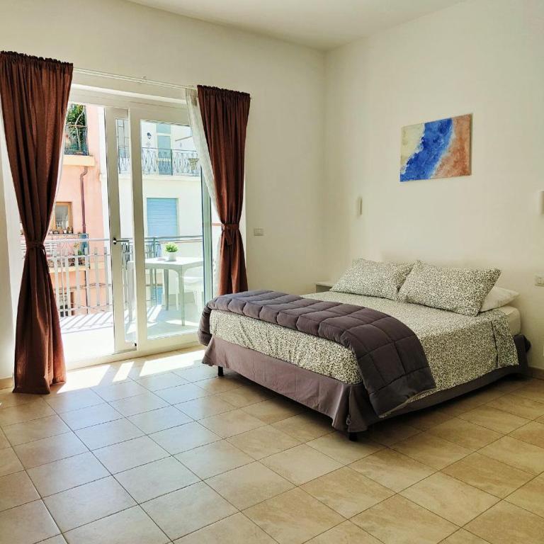 M&C Home - Camera Matrimoniale con Bagno Privato - 1