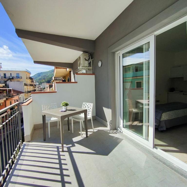 M&C Home - Camera Matrimoniale con Bagno Privato - 4