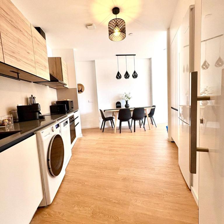 NEW Bright Modern Retreat at Malvarrosa Beach - Two-Bedroom Apartment - 3
