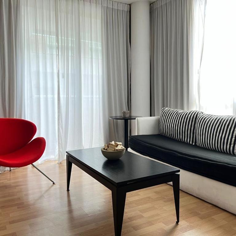 Apartamentos de Maria en Martinez! Av Libertador con Patio! - Estudio Deluxe con cama grande - 5