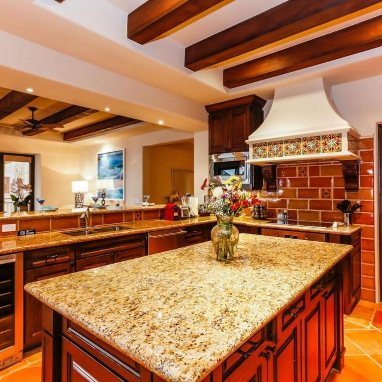 Luxury Beachfront Penthouse Hot Tub and Ocean Views - Apartamento - 14