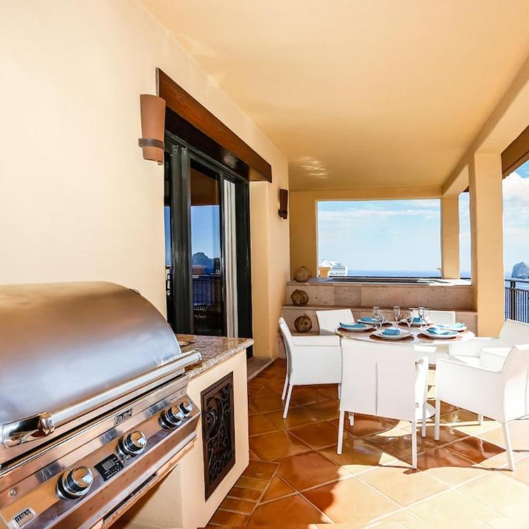 Luxury Beachfront Penthouse Hot Tub and Ocean Views - Apartamento - 38
