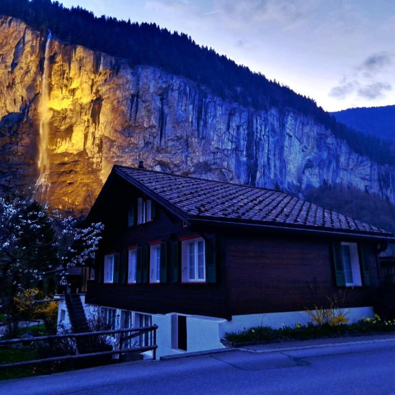 Chalet Bellevue Beautiful Waterfall view private Garden & free parking - Apartment mit 1 Schlafzimmer - 3