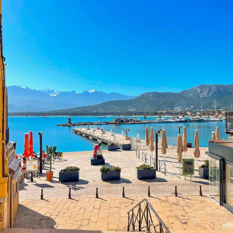 Charmant appartement climatisée à 200m de la plage - Two-Bedroom Apartment - 23
