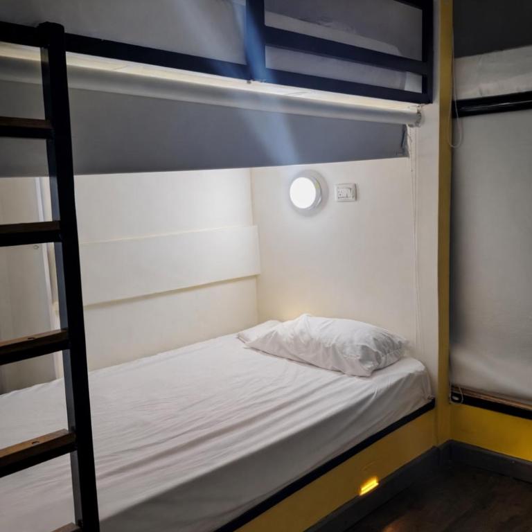 Seven Nights Hostel Cartagena - Single Bed in Female Dormitory Room - 14