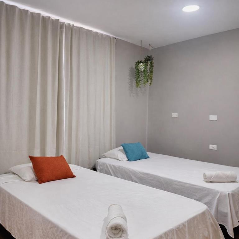 Seven Nights Hostel Cartagena - Triple Room with Bathroom - 15
