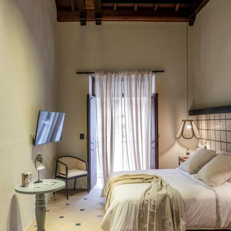 Privado Designer Boutique Hotel - Junior Suite with Balcony - 2