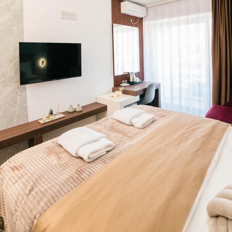 Hotel Lajka Luxury - Deluks Dvokrevetna Soba sa Bračnim Krevetom - 10