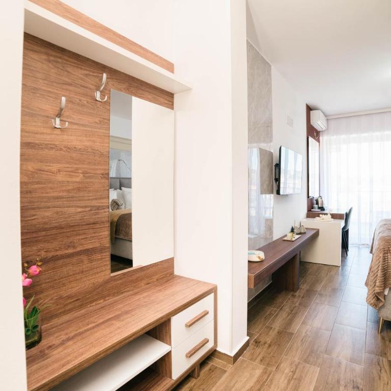 Hotel Lajka Luxury - Deluks Dvokrevetna Soba sa Bračnim Krevetom - 11