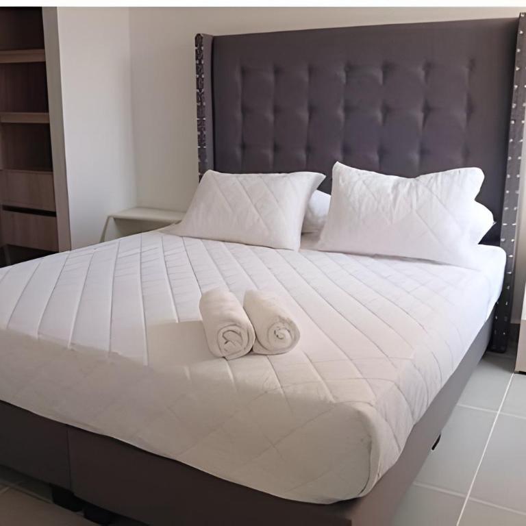 Perfect Getaway: 2 Queen Beds and Beach Just Steps Away - Apartment - 3