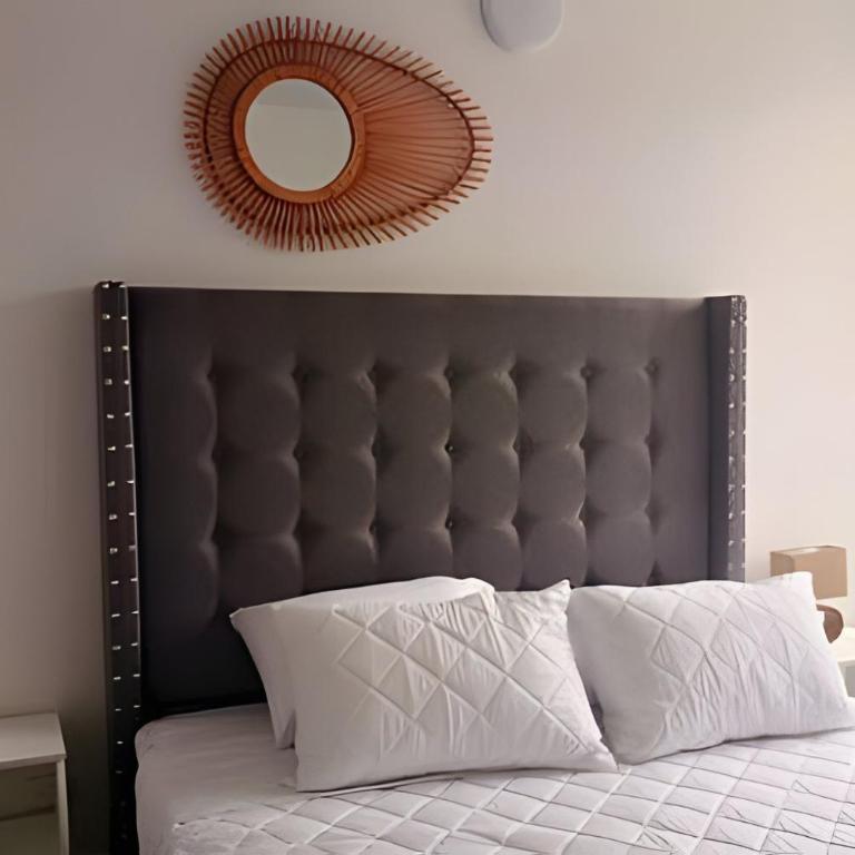 Perfect Getaway: 2 Queen Beds and Beach Just Steps Away - Apartment - 5
