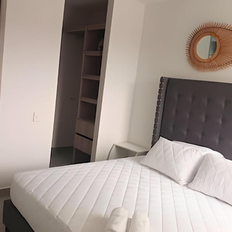 Perfect Getaway: 2 Queen Beds and Beach Just Steps Away - Apartment - 6