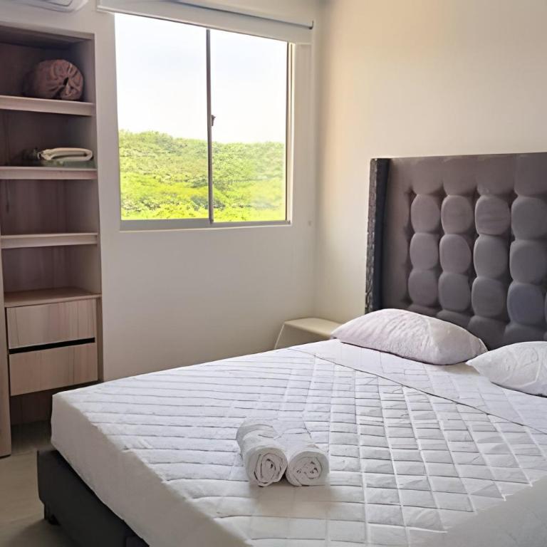 Perfect Getaway: 2 Queen Beds and Beach Just Steps Away - Apartment - 11