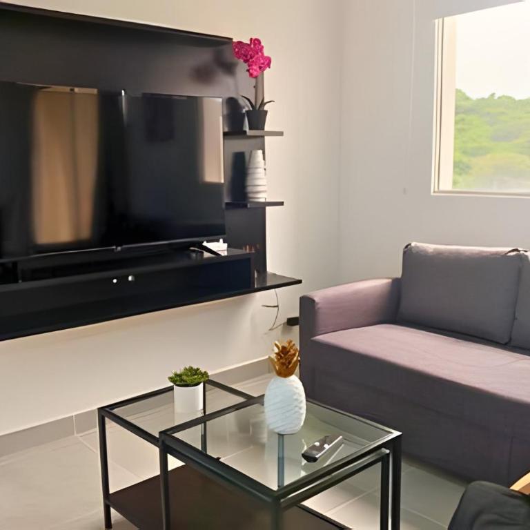 Perfect Getaway: 2 Queen Beds and Beach Just Steps Away - Apartment - 18