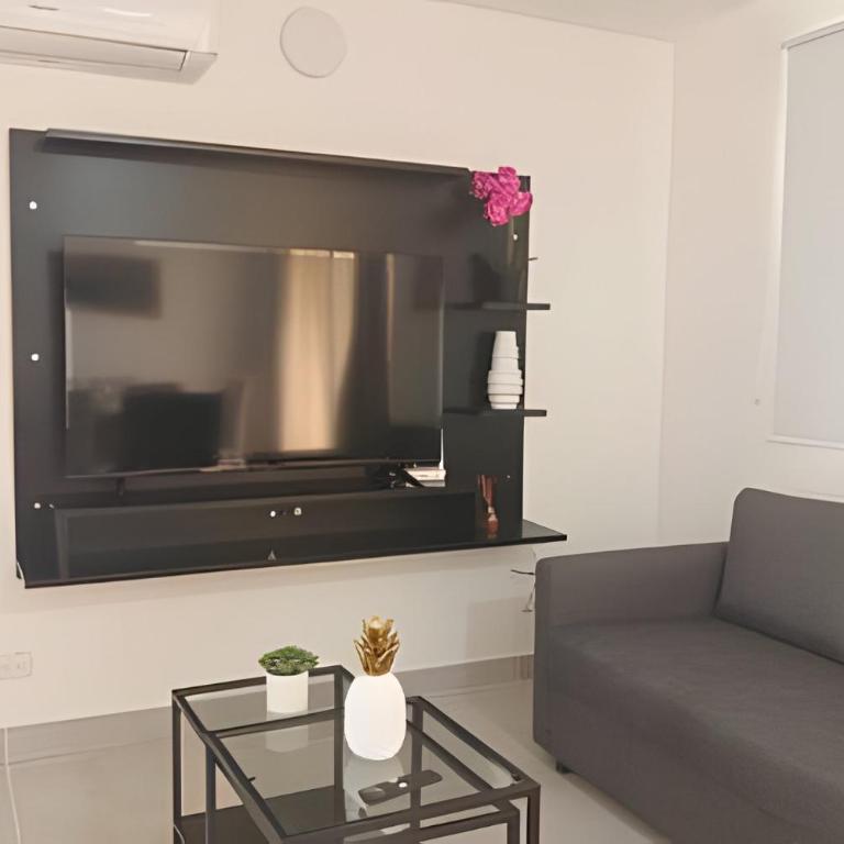 Perfect Getaway: 2 Queen Beds and Beach Just Steps Away - Apartment - 20