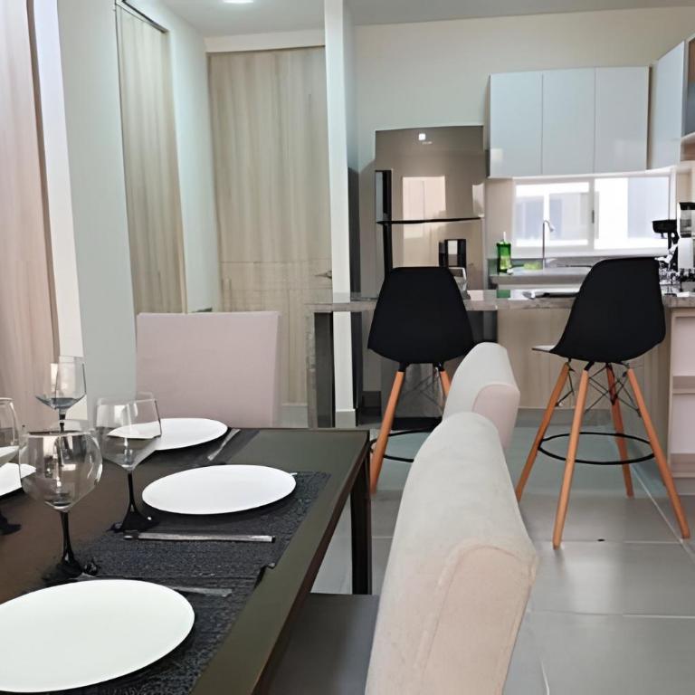 Perfect Getaway: 2 Queen Beds and Beach Just Steps Away - Apartment - 25