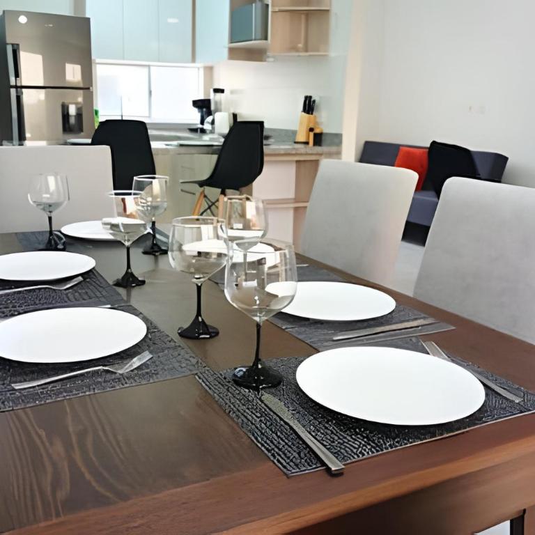 Perfect Getaway: 2 Queen Beds and Beach Just Steps Away - Apartment - 28