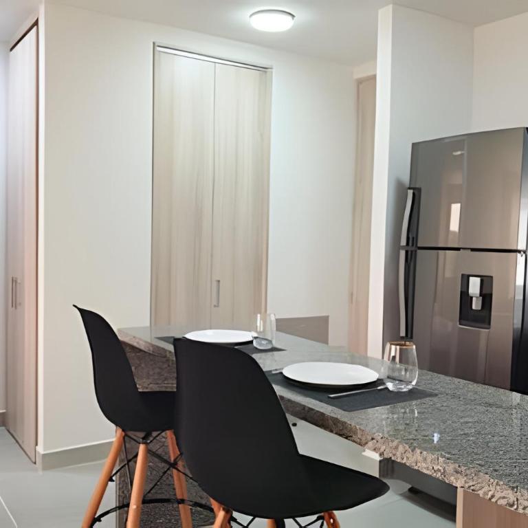 Perfect Getaway: 2 Queen Beds and Beach Just Steps Away - Apartment - 32