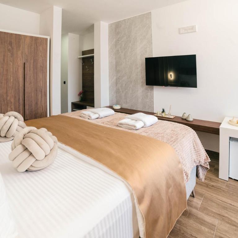 Hotel Lajka Luxury - Deluks Dvokrevetna Soba sa Bračnim Krevetom - 12