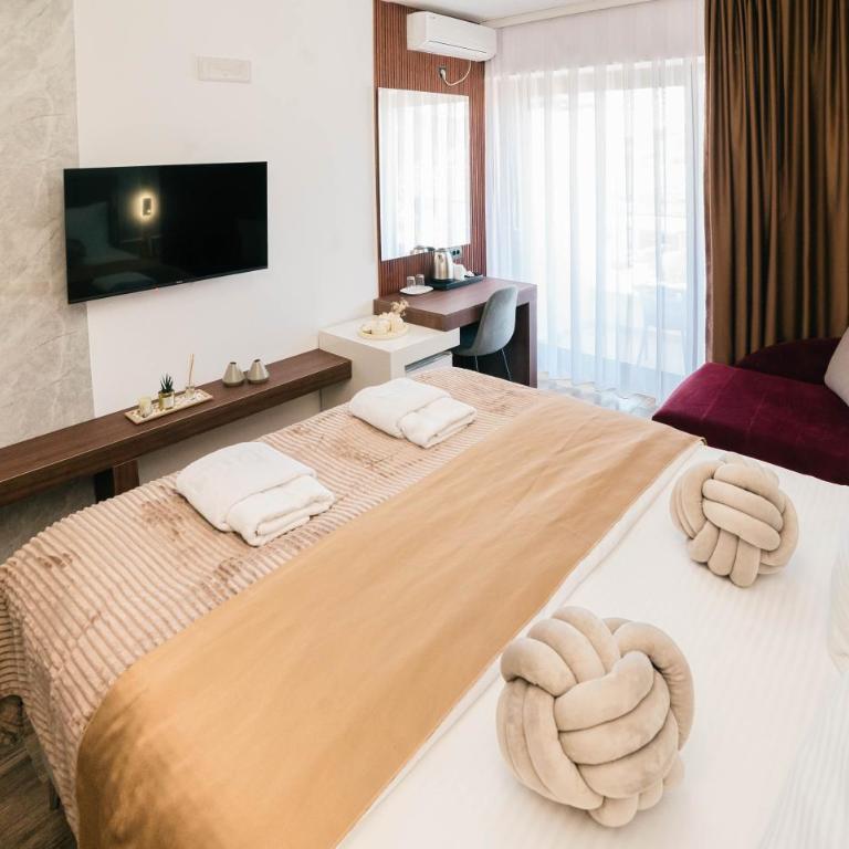 Hotel Lajka Luxury - Deluks Dvokrevetna Soba sa Bračnim Krevetom - 16