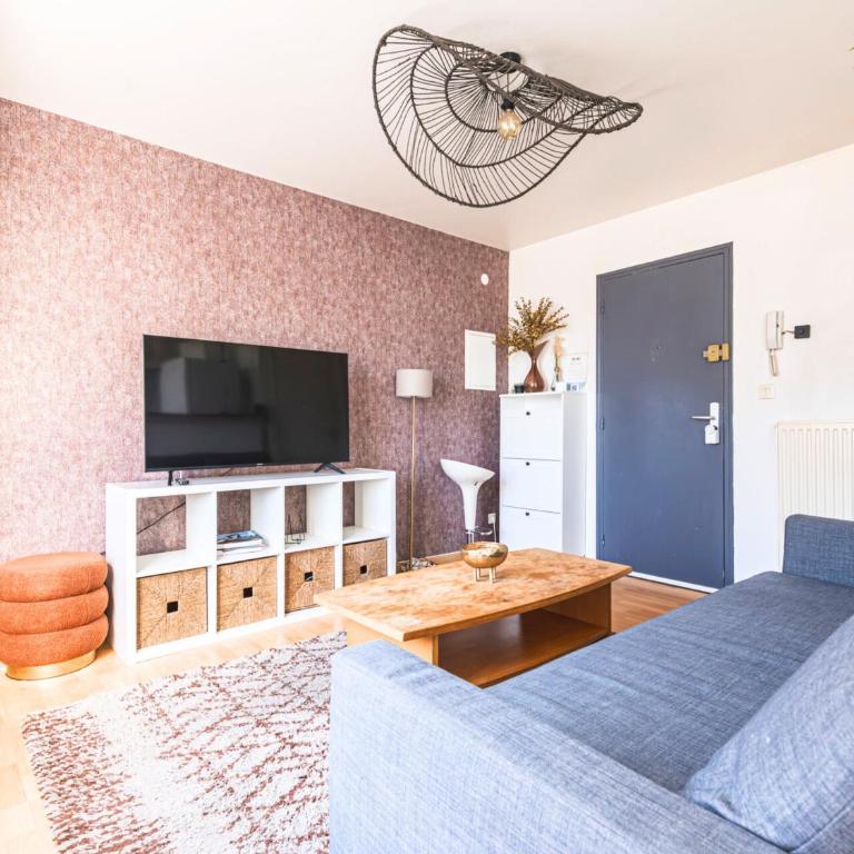 DAHLIA - Idéal pour Familles & Pros - Hypercentre - Vue Fontaine Subé et Cathédrale - Wifi - Machine à laver - Gare, Cathédrale de Reims, Commerces, Restaurants & Transports en commun accessibles à pied en moins de 10 minutes - Appartamento Deluxe con 1 Camera da Letto - 9