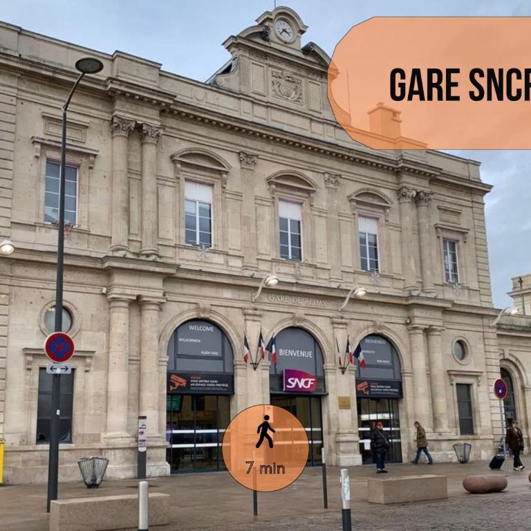 DAHLIA - Idéal pour Familles & Pros - Hypercentre - Vue Fontaine Subé et Cathédrale - Wifi - Machine à laver - Gare, Cathédrale de Reims, Commerces, Restaurants & Transports en commun accessibles à pied en moins de 10 minutes - Appartamento Deluxe con 1 Camera da Letto - 24