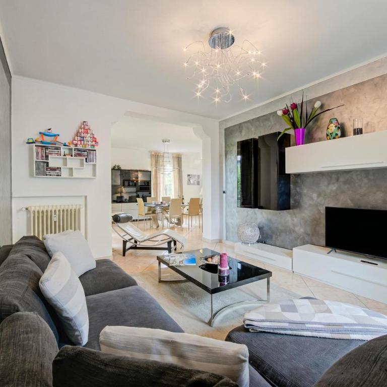 Silvy Apt Salò | Charming & Near Center - Happy Rentals - Appartamento con Balcone - 12