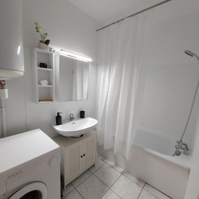 T2 tout confort 5 personnes 1 chambre avec balcon et garage Fréjus - Appartamento con 2 Camere da Letto - 1