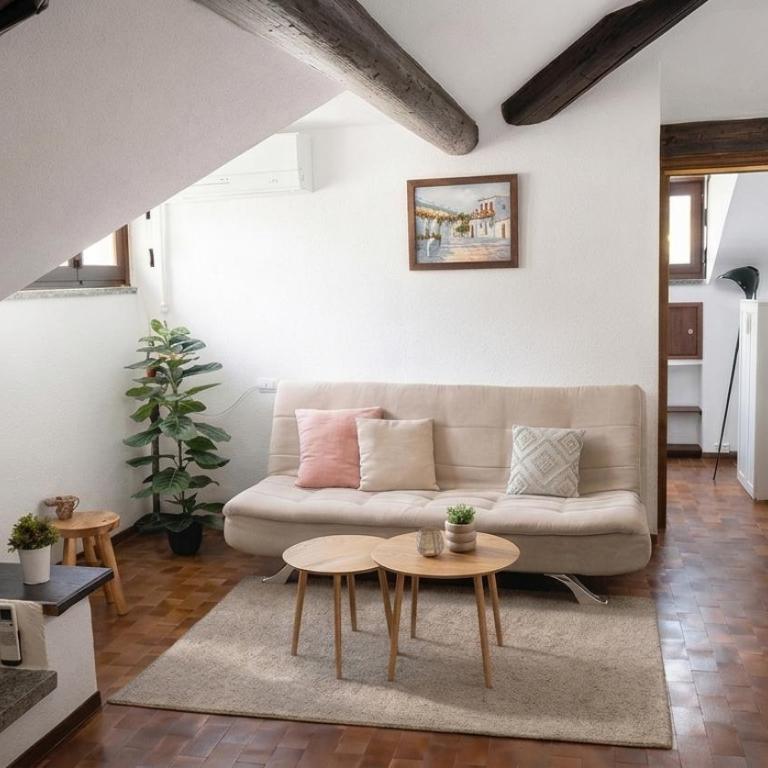Mansarda in centro Menaggio con spiaggia privata e possibilità garage - Penthouse-Apartment - 1