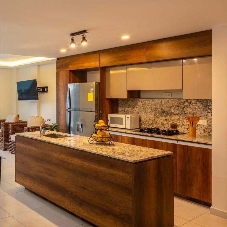 Jama Campay - Four-Bedroom House - 4